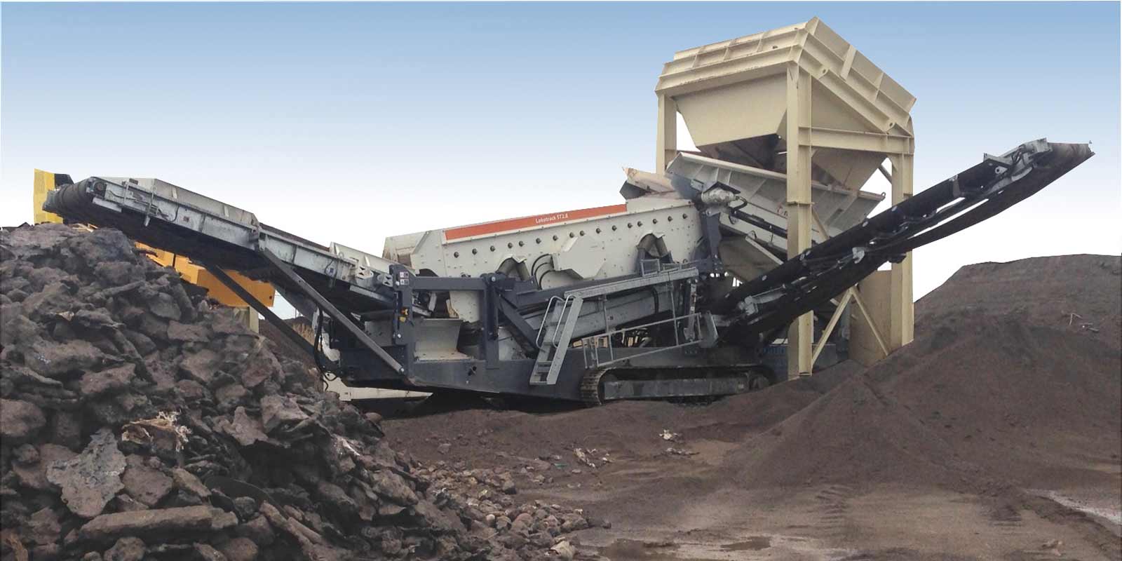 track mounted crusher in use on a plant