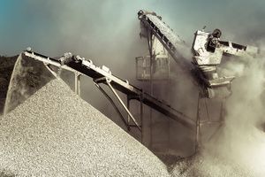 Stone-crushing machines polluting the air