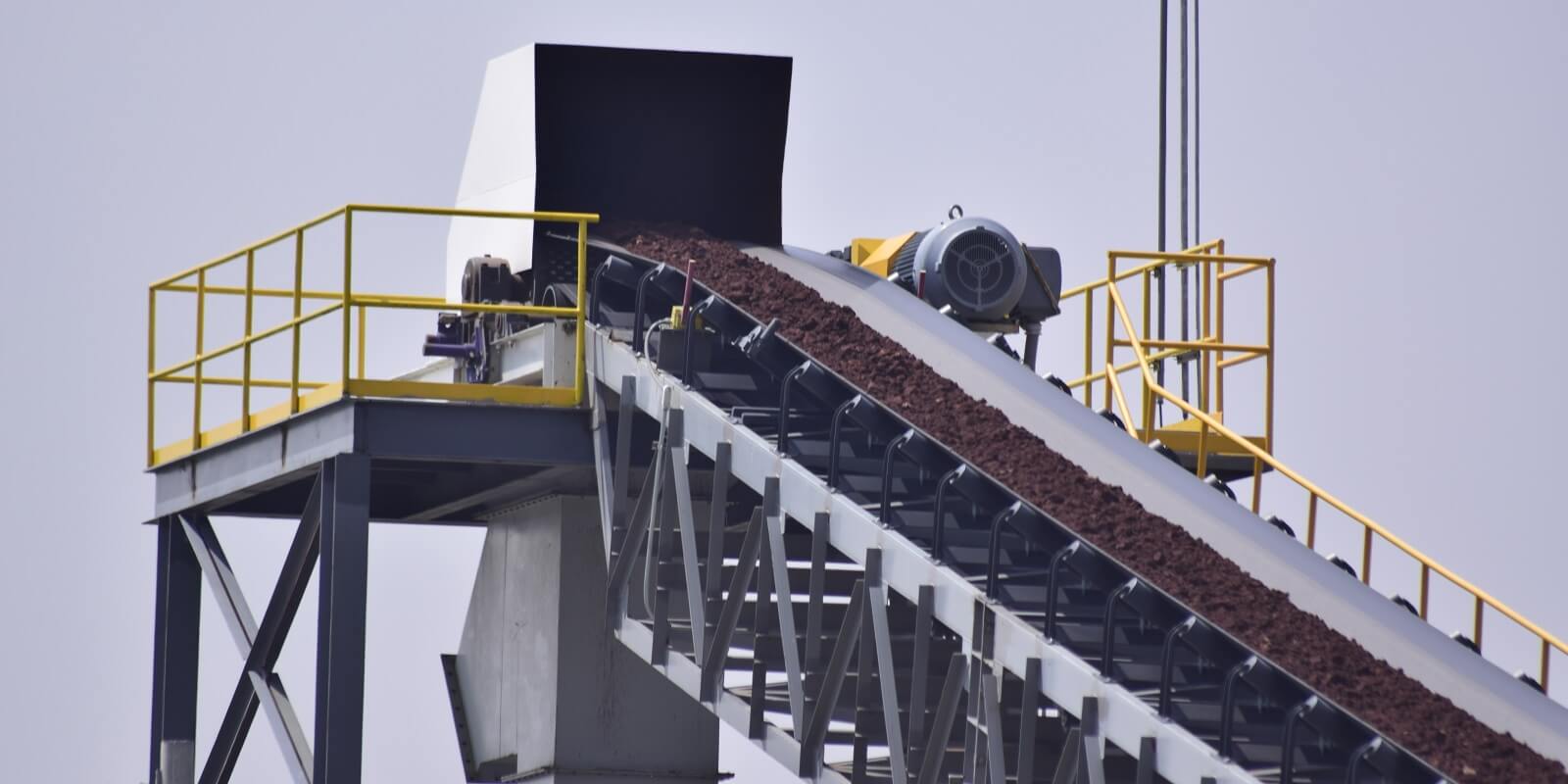 hoppers for crushing igneous rocks